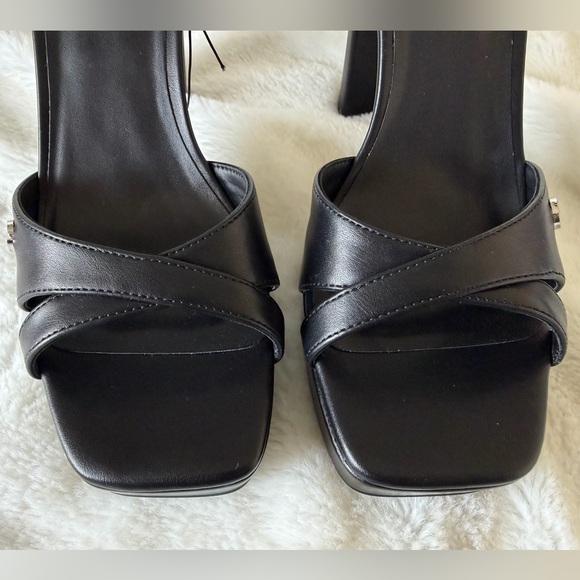 GBG Los Angeles Black Platform Heels - Picture 6 of 13
